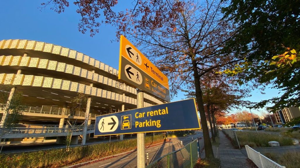 Parkeerbord Car rental Eindhoven Airport