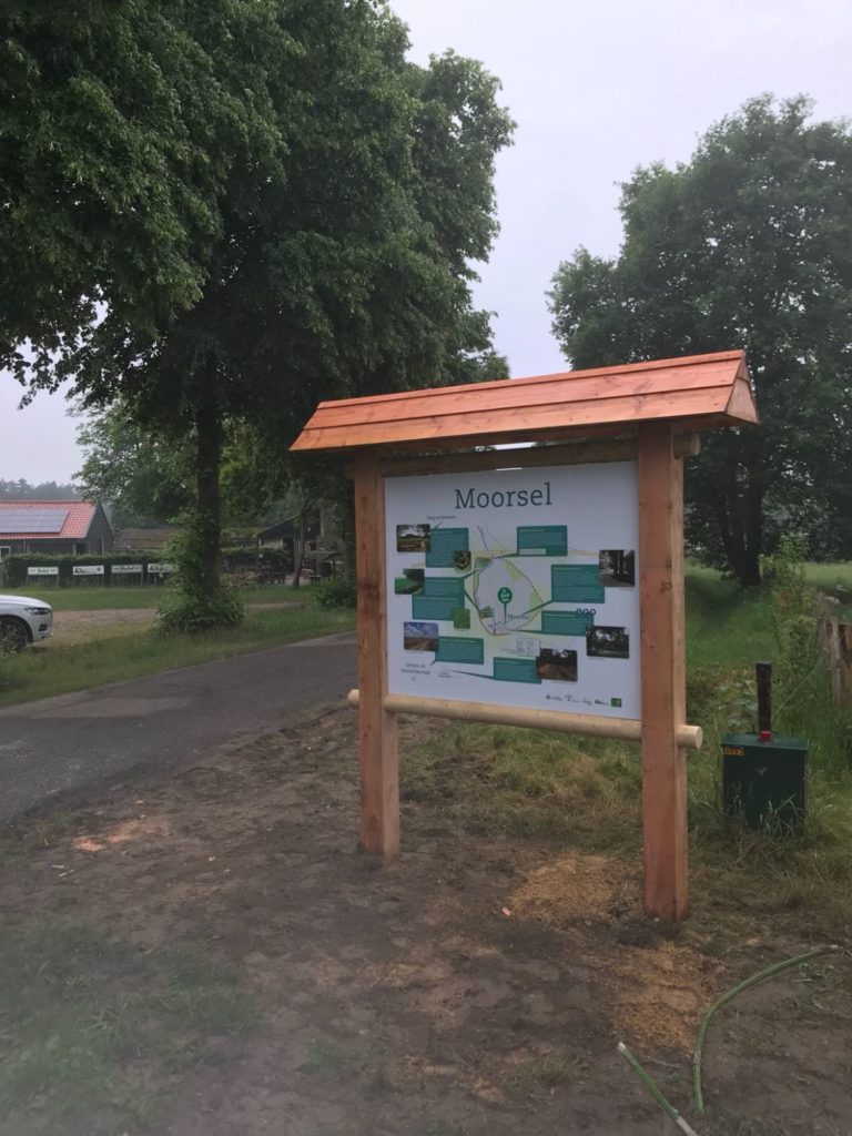 Informatiebord natuurgebied hout