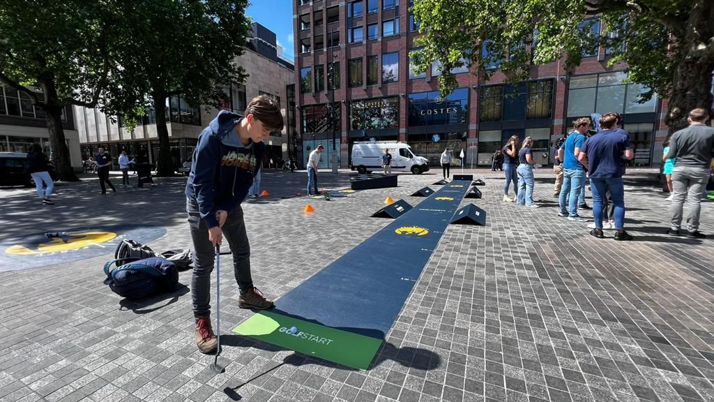 Merkactivatie bezoekers Golf Party gaan golfen 2